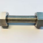 സ്റ്റഡ് ബോൾട്ടുകൾ c / w 2 ഹെവി ഹെക്സ് ബോൾട്ടുകൾ